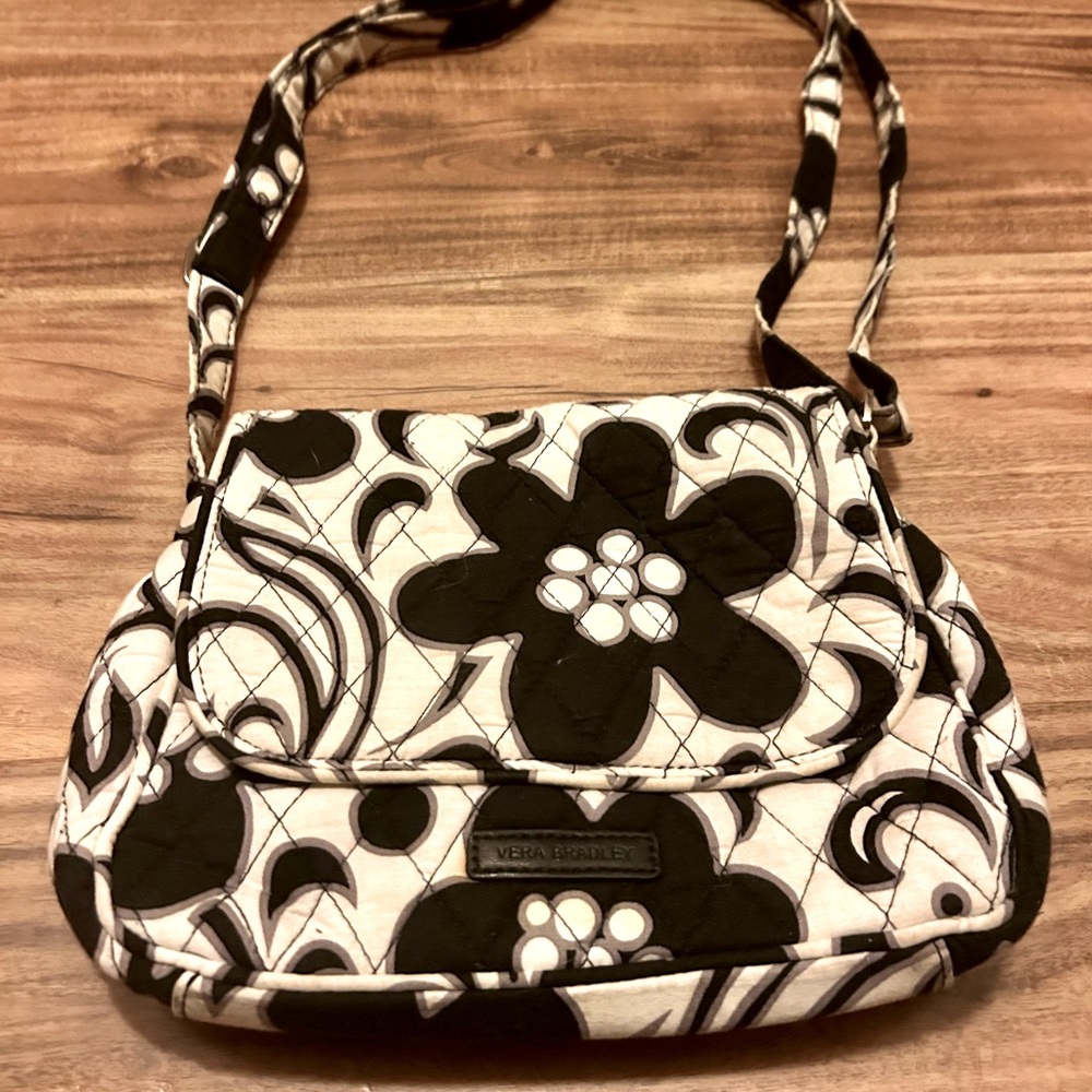 Vera Bradley - Black and white flower print - cross body purse